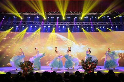 91女声小合唱:化茧成蝶1.jpg 91女声小合唱:化茧成蝶1.jpg